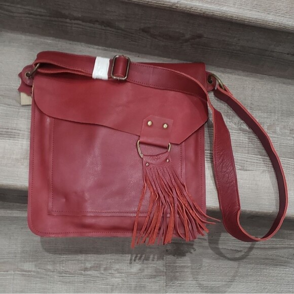 Lisa Leonard ruby red hobo Your heart is mine. Shoulder purse NWT - Picture 1 of 10